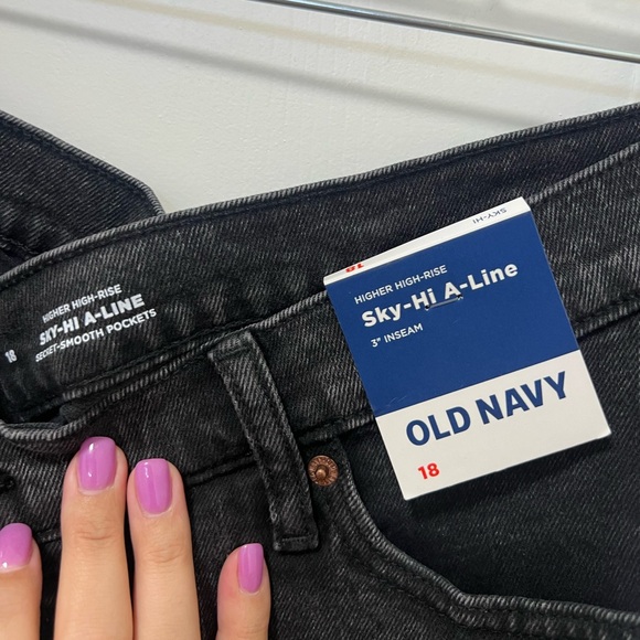 Old Navy Sky High A Line denim shorts NWT - Picture 2 of 4